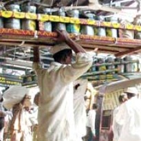 Mumbai dabbawalas seek taxi permits to supplement income