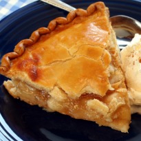Apple Pie with Raisin Chutney