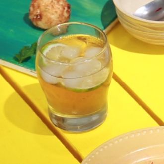 Chamomile, Apple & Mint Iced Tea (My Yellow Table)