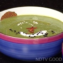 Spinach Soup with Spicy Chickpeas