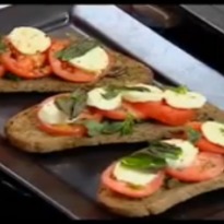 Tomato and Spinach Crostini Recipe