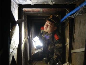 china_tunnel_hongkong_afp_360x270.jpg