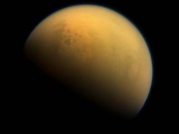 Liquid 'waves' detected on Saturn's moon Titan Liquid 'waves' detected on Saturn's moon Titan