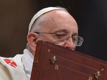 Pope Francis calls for global solidarity in New Year blessing