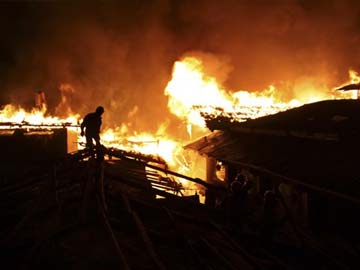 Night fire destroys ancient Tibetan town in China Night fire destroys ancient Tibetan town in China
