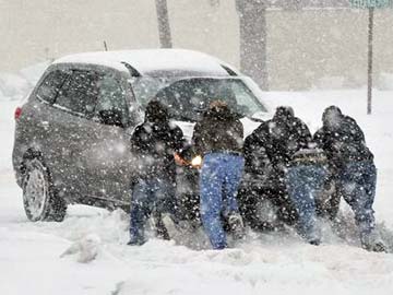 Winter storm leaves 25 dead in US East Coast, more than 2,100 flights cancelled