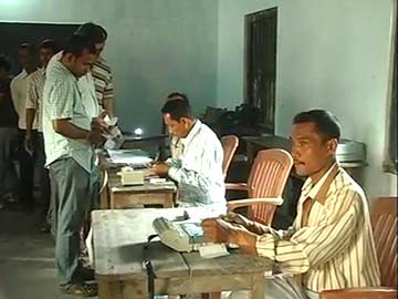 Assam_polling_360x270_story.jpg