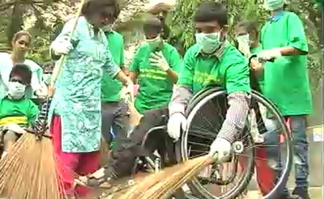 In Mumbai, ADAPT Students Join PM Modi's 'Swachh Bharat' Mission In Mumbai, ADAPT Students Join PM Modi's 'Swachh Bharat' Mission