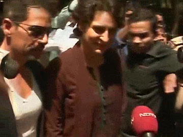 Priyanka Gandhi to campaign for Rahul, husband Robert Vadra to stay away Priyanka Gandhi to campaign for Rahul, husband Robert Vadra to stay away