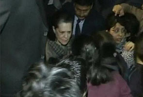 'Amanat' case: I'm with you, Sonia Gandhi tells protesters 