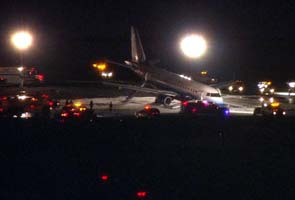 Plane makes emergency landing at Newark airport