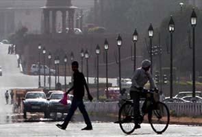 Delhi at 43 degrees, but weekend should bring rain