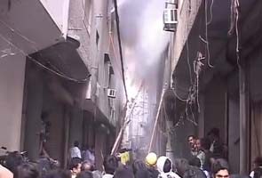 Fire at a cloth manufacturing unit in Delhi