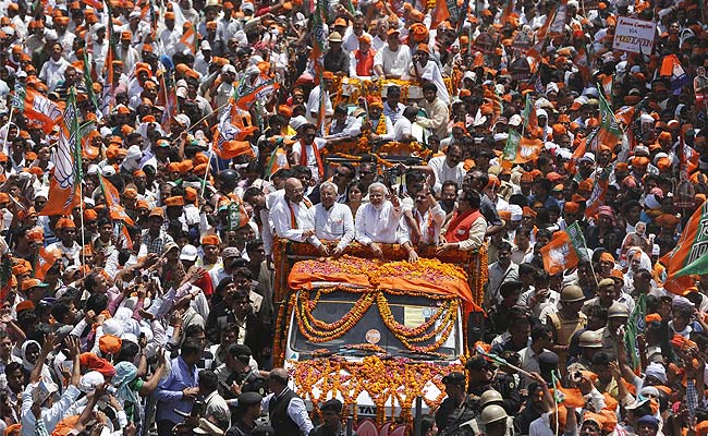 Narendra_Modi_procession_Top_Shot_AP_650_story.jpg
