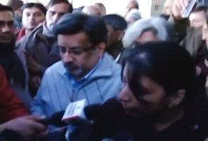 Aarushi case: CBI opposes Talwars' plea for original fingerprint records