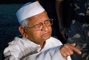 Lokpal draft: Govt betrayed us, says Anna; threatens fresh movement from Dec 27