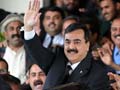 Gilani drives his SUV to Supreme Court, wins reprieve