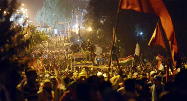 Imran Khan, Cleric Qadri Lead Thousands of Protesters to Islamabad's 'Red Zone' Imran Khan, Cleric Qadri Lead Thousands of Protesters to Islamabad's 'Red Zone'