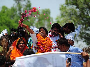 AAP's Kumar Vishwas alleges 'death threat' in Amethi, FIR filed against Congress worker