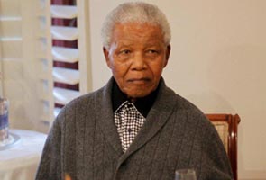Nelson Mandela comfortable in hospital, government says