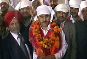 Congressman accused of murder sworn in as Himachal MLA