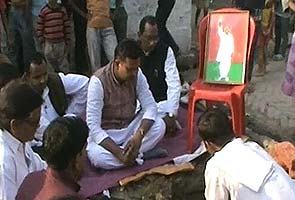 Samajwadi Party stops construction of temple for Mulayam Singh Yadav