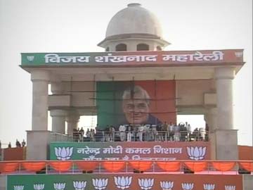 narendra-modi-rally-lucknow-stage-360.jpg