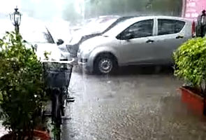 Rain in Delhi brings down temperature by a few notches