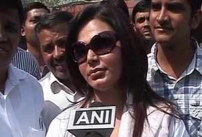 Actor Rakhi Sawant plans to sue Digvijaya Singh for defamation