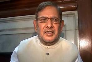 You are very beautiful, says Sharad Yadav to woman reporter