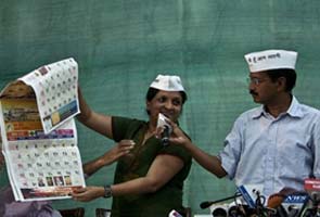 Anjali_Damania_Arvind_Kejriwal_295x200.jpg
