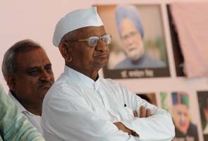 Team Anna starts fast, targets ministers and President Pranab