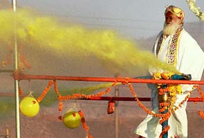Asaram Bapu's Holi splurges banned by Maharashtra