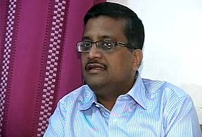 Robert Vadra used fake documents to acquire land, claims IAS officer Ashok Khemka