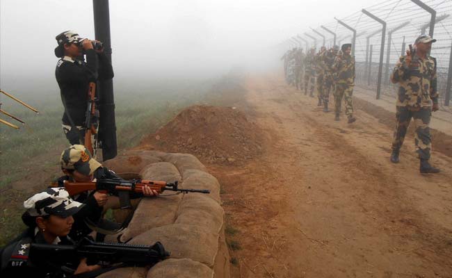 10,000 Flee Homes Near Border in Jammu and Kashmir as Pakistani Shelling Continues 10,000 Flee Homes Near Border in Jammu and Kashmir as Pakistani Shelling Continues