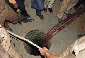 17-year-old boy falls into 30-feet-deep well, rescue operations on 17-year-old boy falls into 30-feet-deep well, rescue operations on