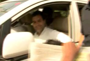 Boy_who_gave_newspaper_to_Rahul_Gandhi_new_295.jpg