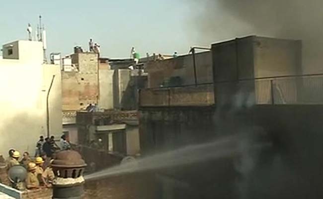 Major Fire at Delhi's Chandni Chowk, 25 Fire Engines Rushed to Spot Major Fire at Delhi's Chandni Chowk, 25 Fire Engines Rushed to Spot