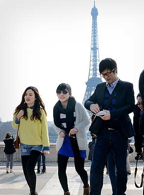 'I love Paris' may soon be passe for Chinese tourists