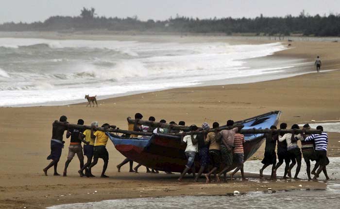 Cyclone Hudhud Expected to Make Landfall Today; Ensure 'Zero Casualties,' Says PM Narendra Modi