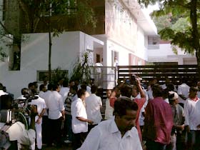 DMK-supporters-outside-Stalin's-house-280_d2.jpg