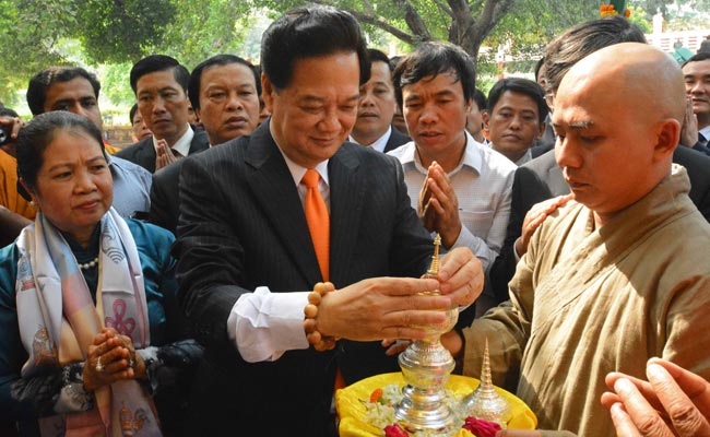 Vietnamese PM Prays at Bodh Gaya, Says Buddhism Binds Both Countries