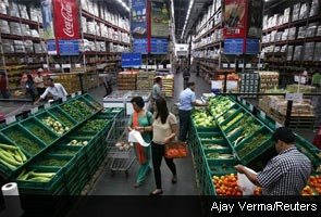 India backs foreign investment in retail sector