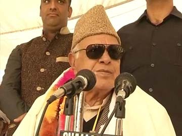 Those who vote for Modi should jump into the sea, says Farooq Abdullah Those who vote for Modi should jump into the sea, says Farooq Abdullah