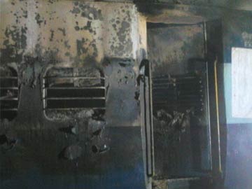 Nine killed as Bandra-Dehradun Express catches fire in Thane district