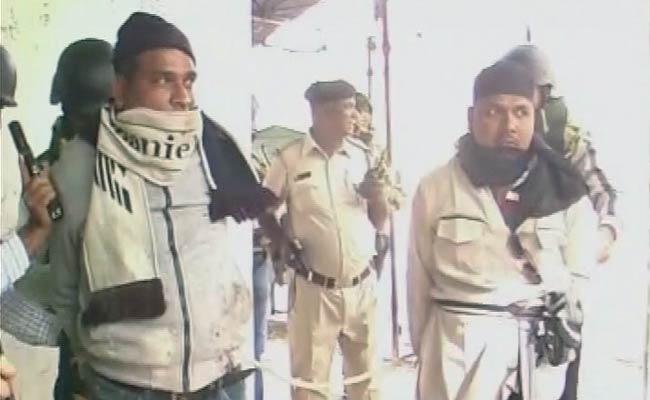 Gujarat Again. Cops Make Dummy Terrorists Shout 'Islam Zindabad' Gujarat Again. Cops Make Dummy Terrorists Shout 'Islam Zindabad'