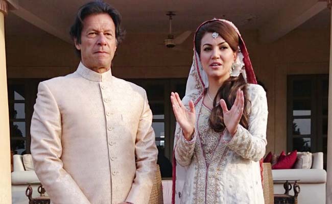عمران خان اہلیہ ریحام خان کےہمراہ عمرہ ادائیگی کیلئےسعودی عرب روانہ