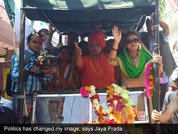 Jaya_Prada_campaigning_captioned_360.jpg