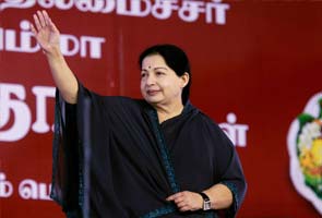 After free laptops for students, Jayalalithaa now doles out goodies for Govt employees