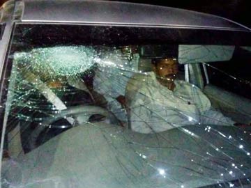 Arvind Kejriwal's car attacked in Gujarat; police say he changed route last minute Arvind Kejriwal's car attacked in Gujarat; police say he changed route last minute
